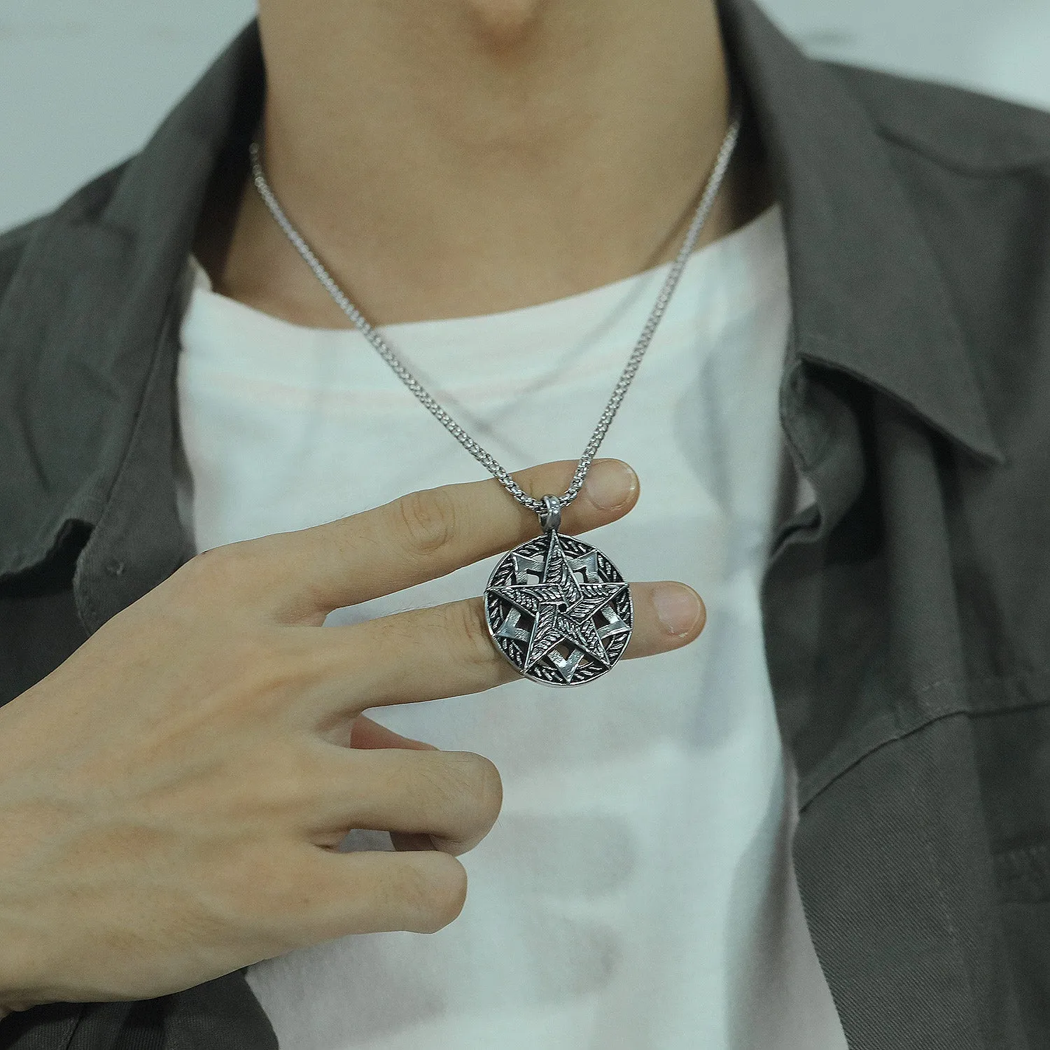 Men's Fashion Star Compass Pendant Necklace
