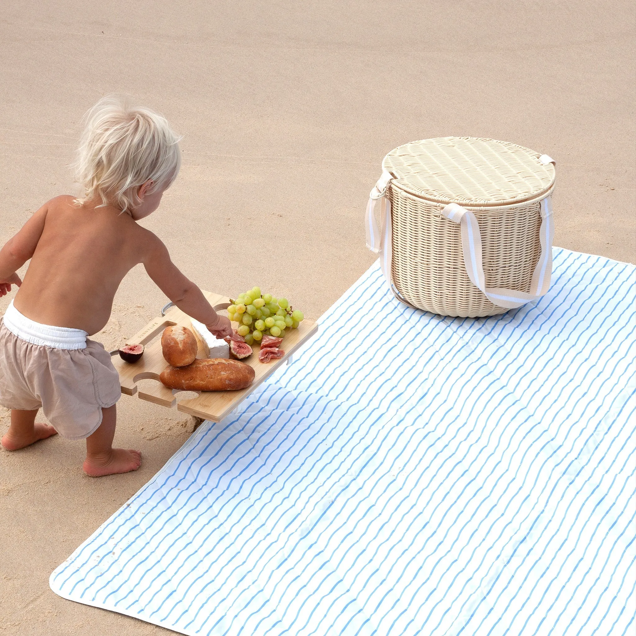 SUNNYLiFE Round Picnic Cooler Basket Le Weekend Natural