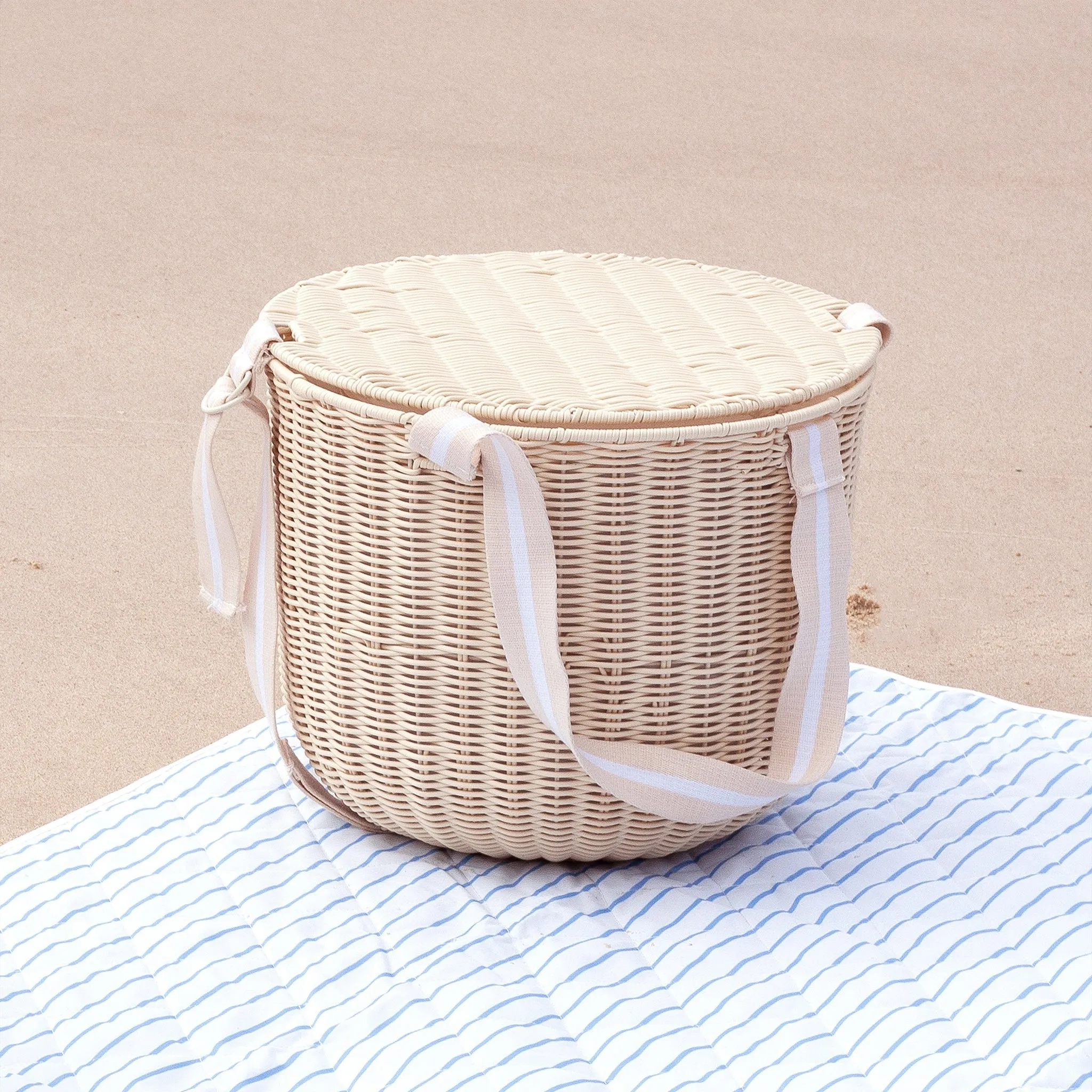 SUNNYLiFE Round Picnic Cooler Basket Le Weekend Natural
