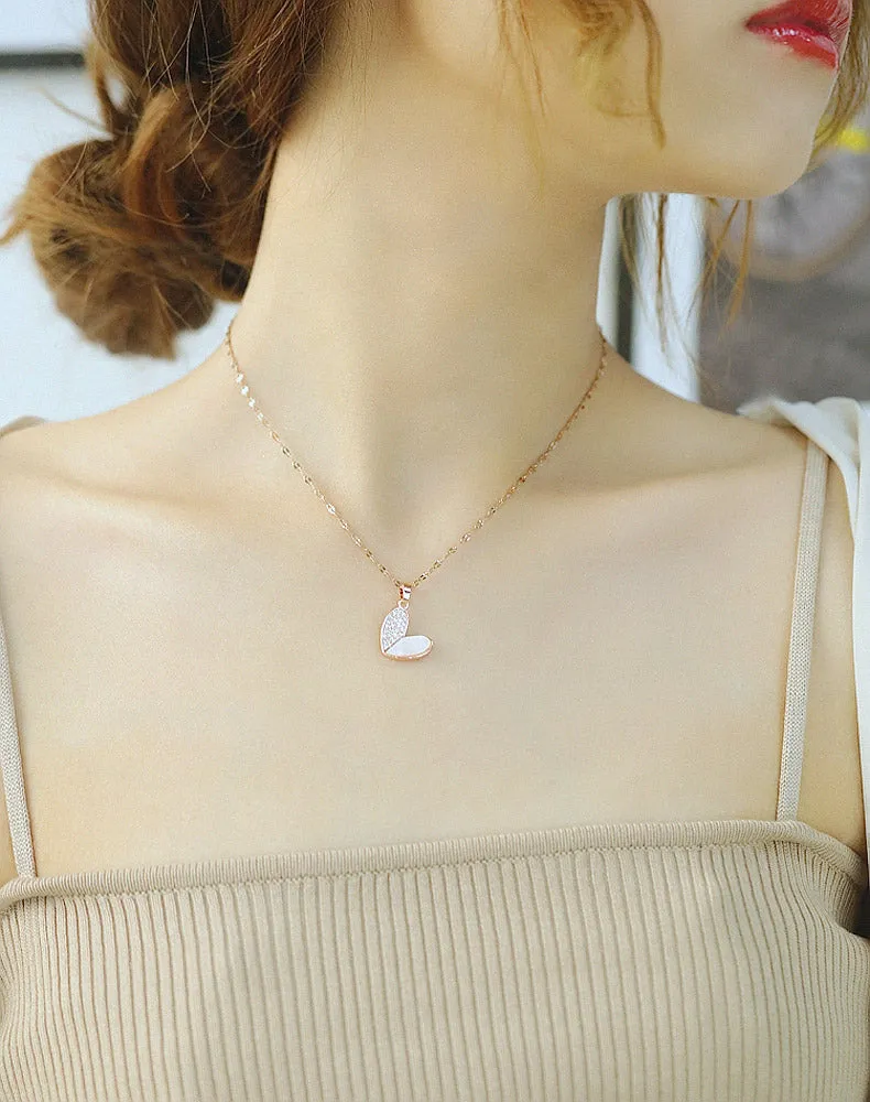 Women's Fashion Blinking Heart Pendant Necklace