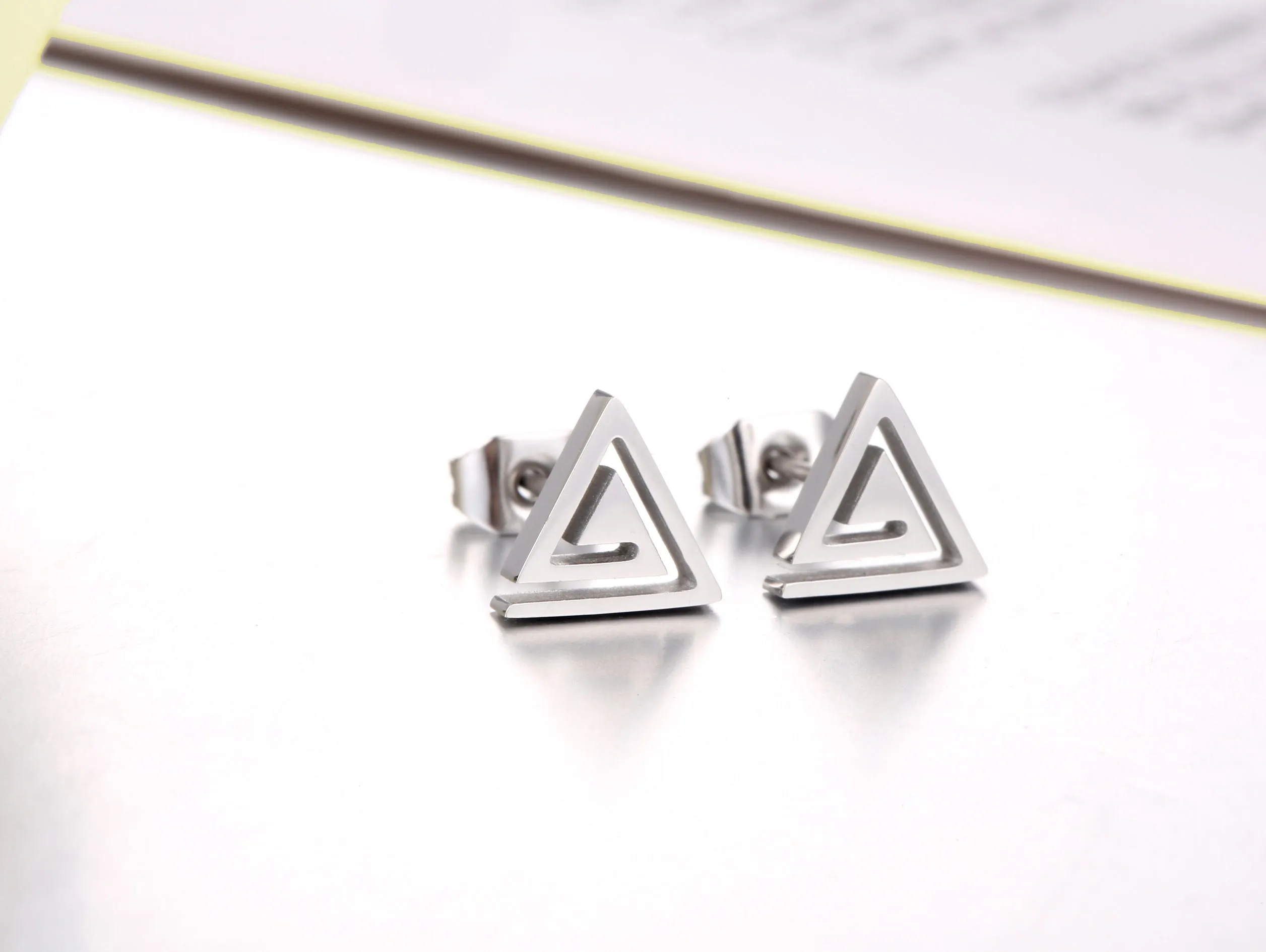 Women's Fashion Blinking Triangle Stud Earrings