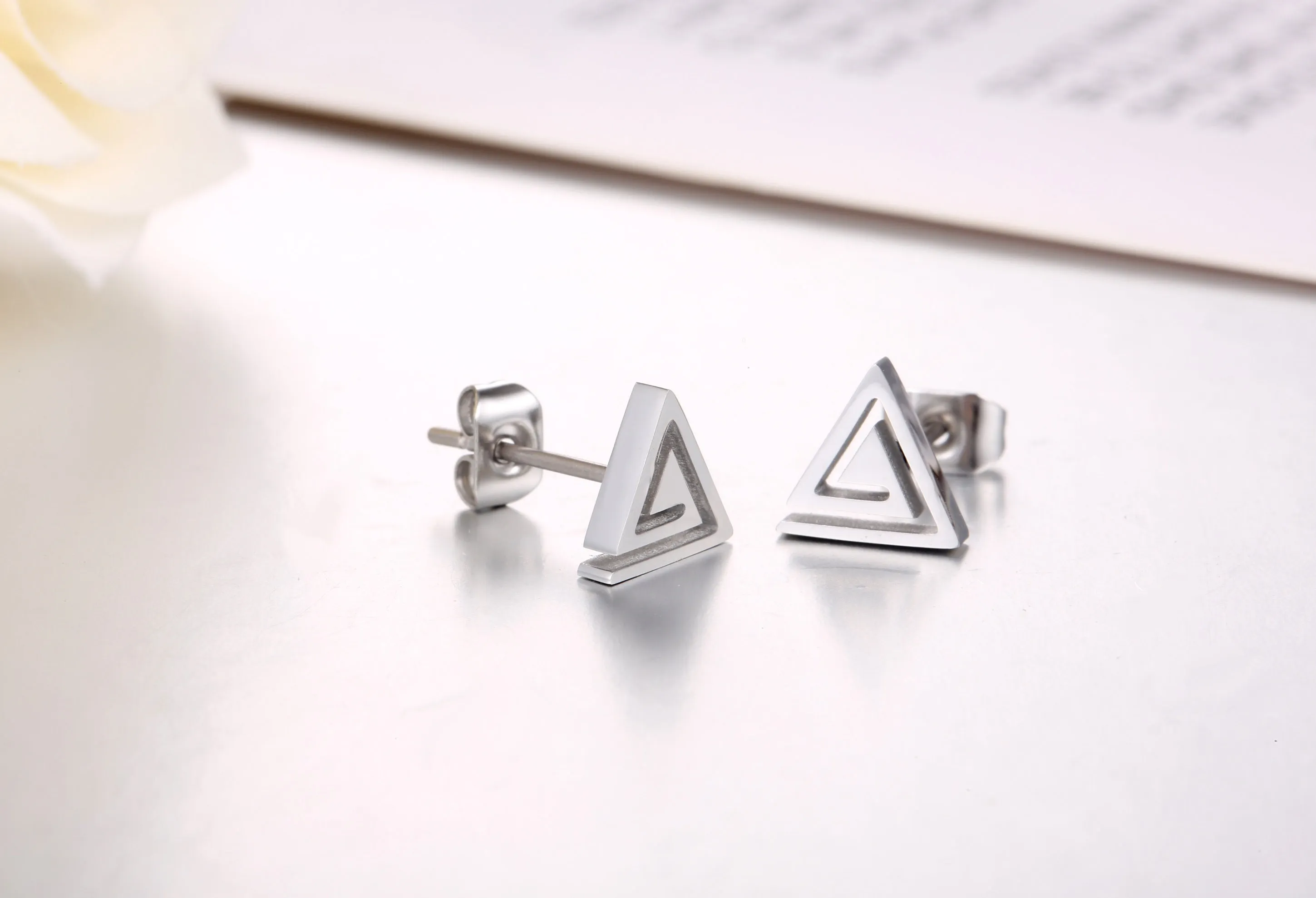 Women's Fashion Blinking Triangle Stud Earrings