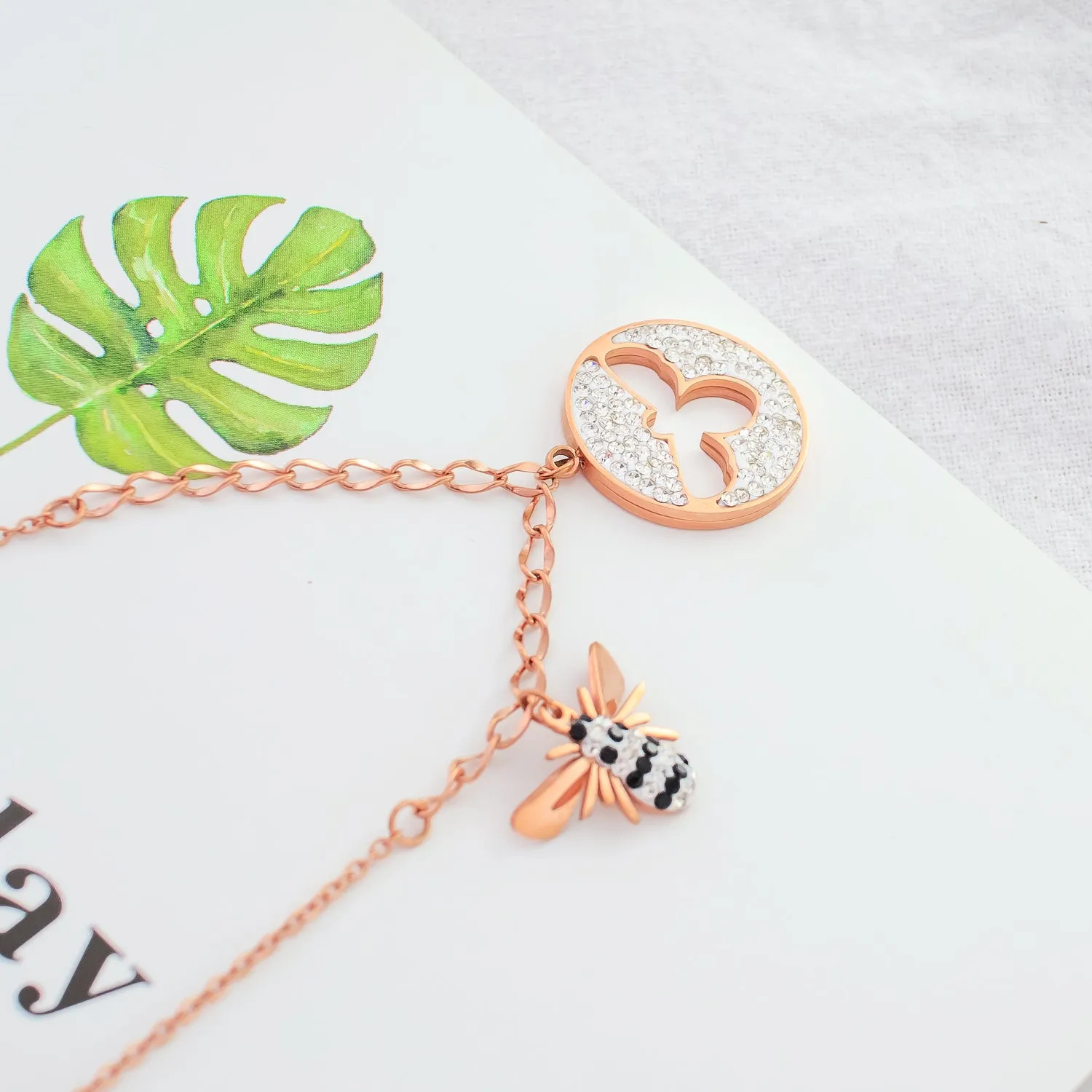 Women's Fashion Diamond Animal Pendant Necklace