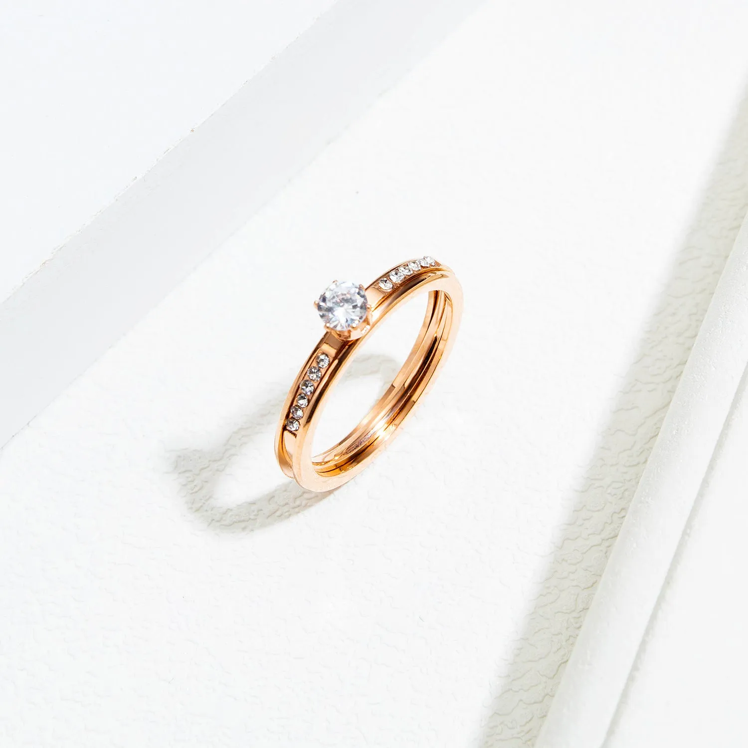 Women's Fashion Rose Gold Bliking Ring